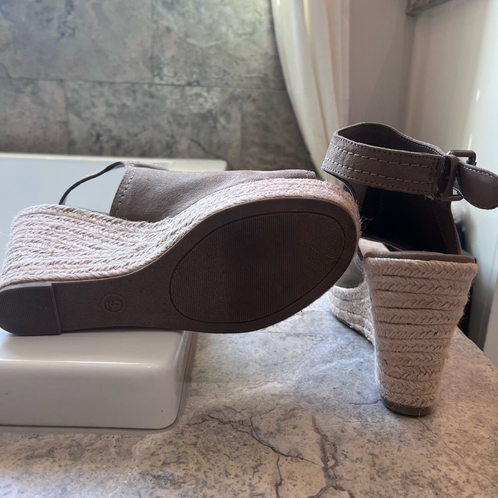 Universal Thread Tan Sueded Platform Sandals - 9m - image 3